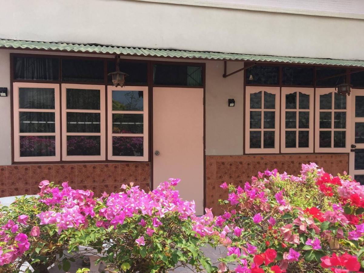 Anchana House Jomtien Beach Exterior photo