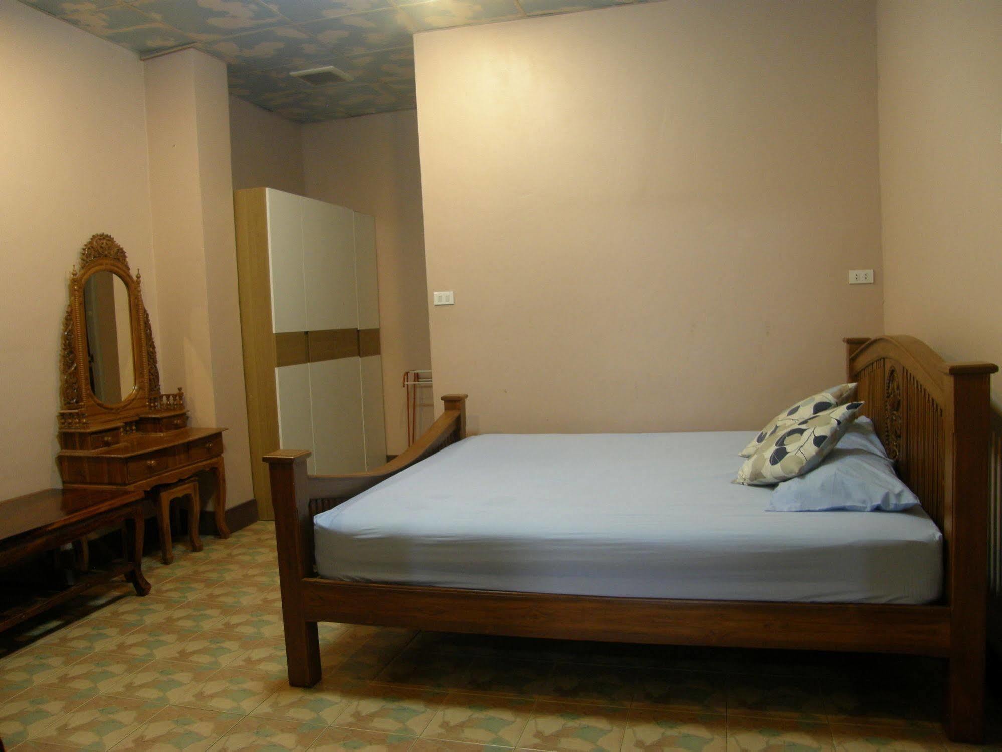 Anchana House Jomtien Beach Exterior photo
