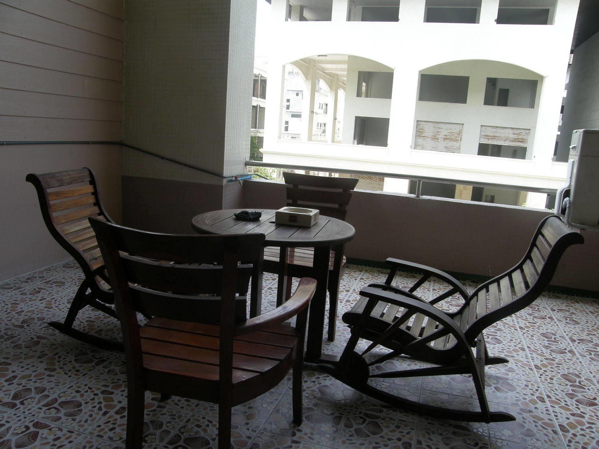 Anchana House Jomtien Beach Exterior photo