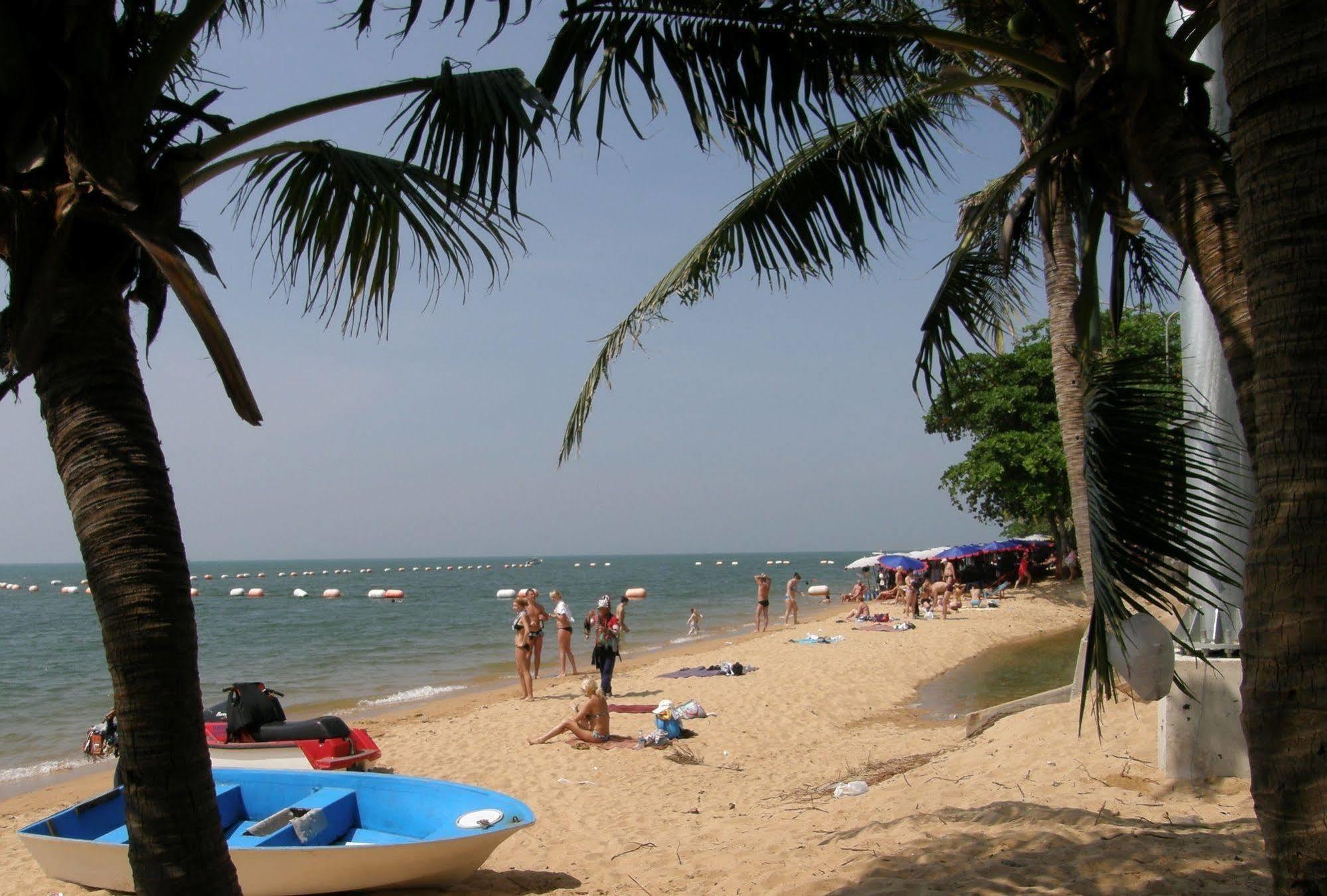 Anchana House Jomtien Beach Exterior photo